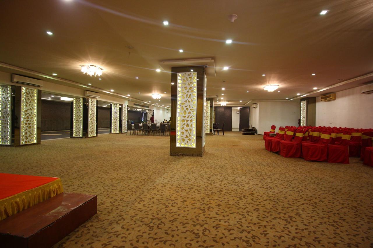 Oyo 8786 Hotel Maan Residency Ahmedabad Ngoại thất bức ảnh