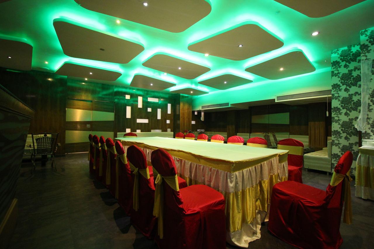 Oyo 8786 Hotel Maan Residency Ahmedabad Ngoại thất bức ảnh