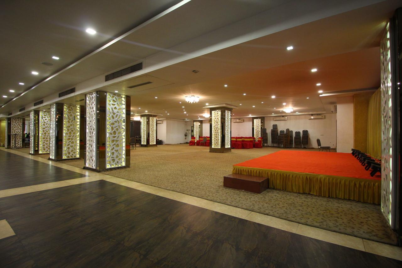 Oyo 8786 Hotel Maan Residency Ahmedabad Ngoại thất bức ảnh