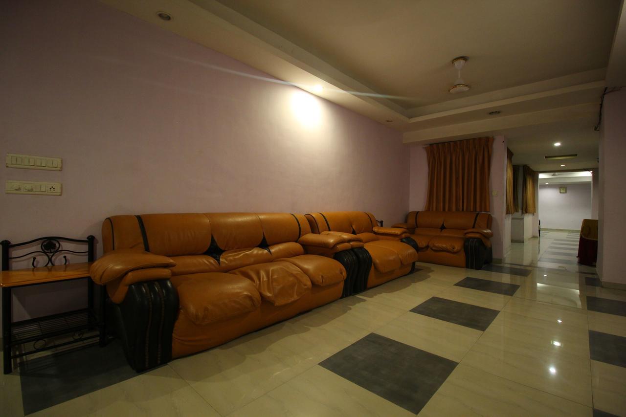 Oyo 8786 Hotel Maan Residency Ahmedabad Ngoại thất bức ảnh